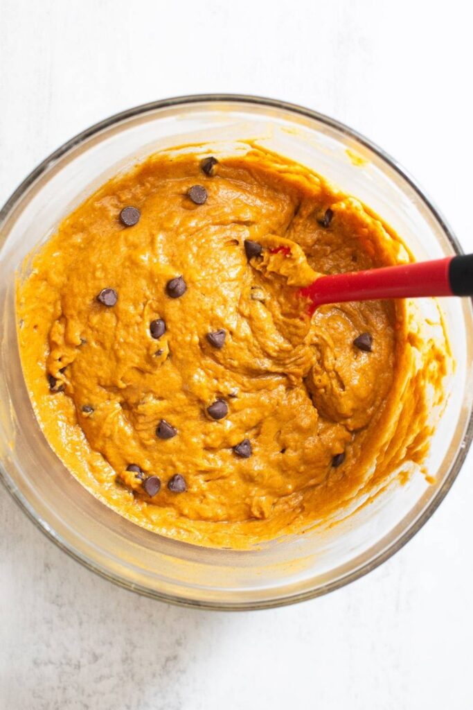 wet ingredients for chocolate chip pumpkin bread