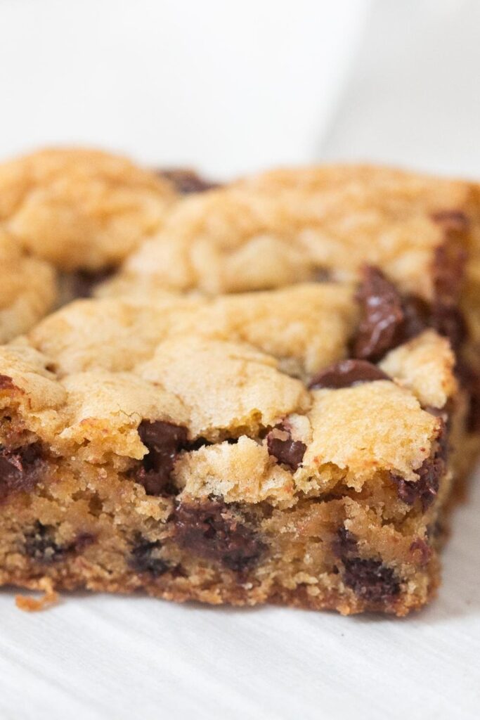 sourdough discard chocolate chip cookie bar