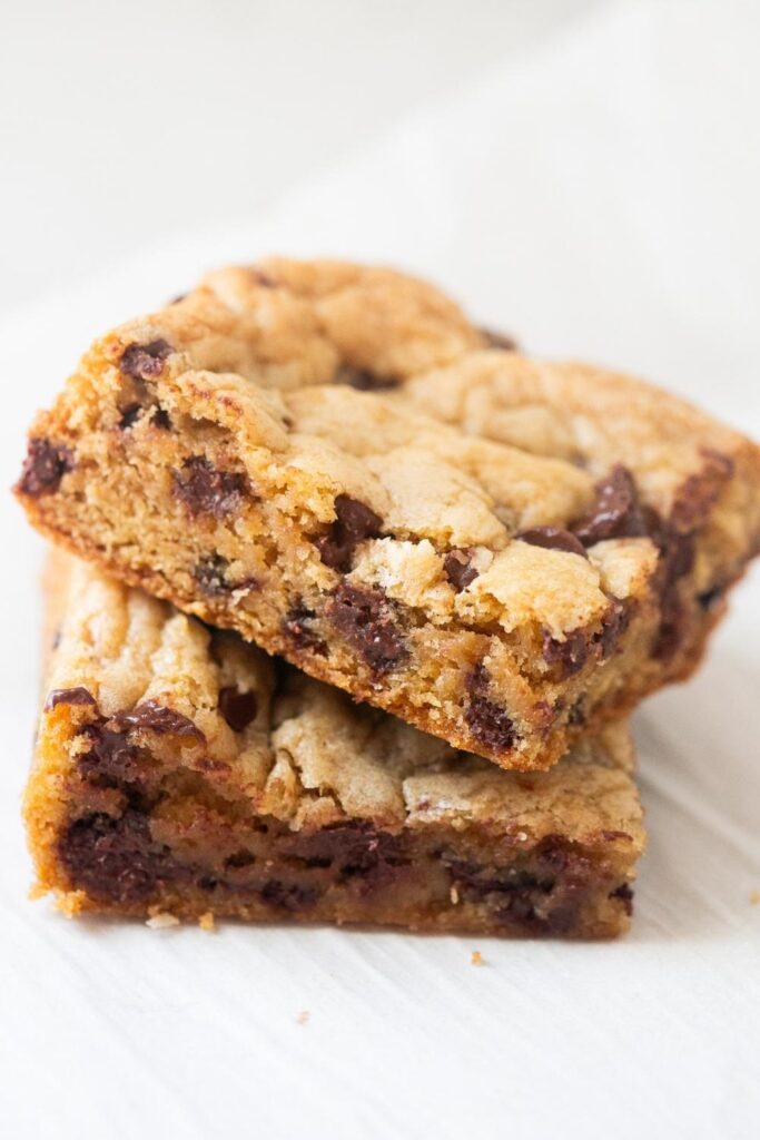 sourdough discard chocolate chip cookie bars